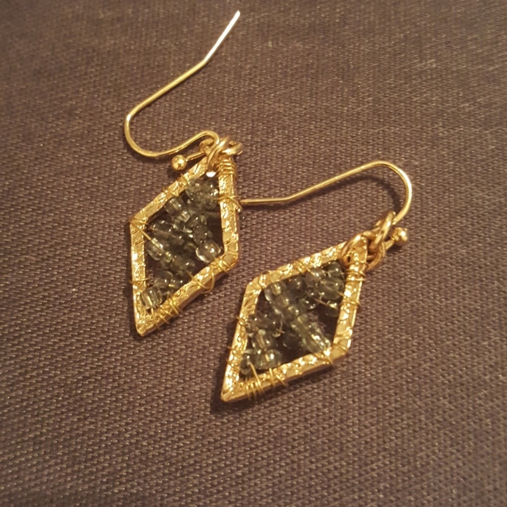 ▶️4 for $15◀️gold with black beads Earrings